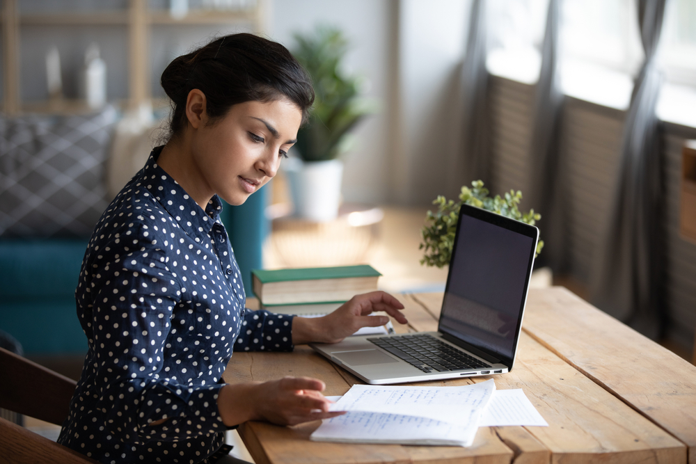 Millennial,Indian,Girl,Sit,At,Desk,In,Living,Room,Study